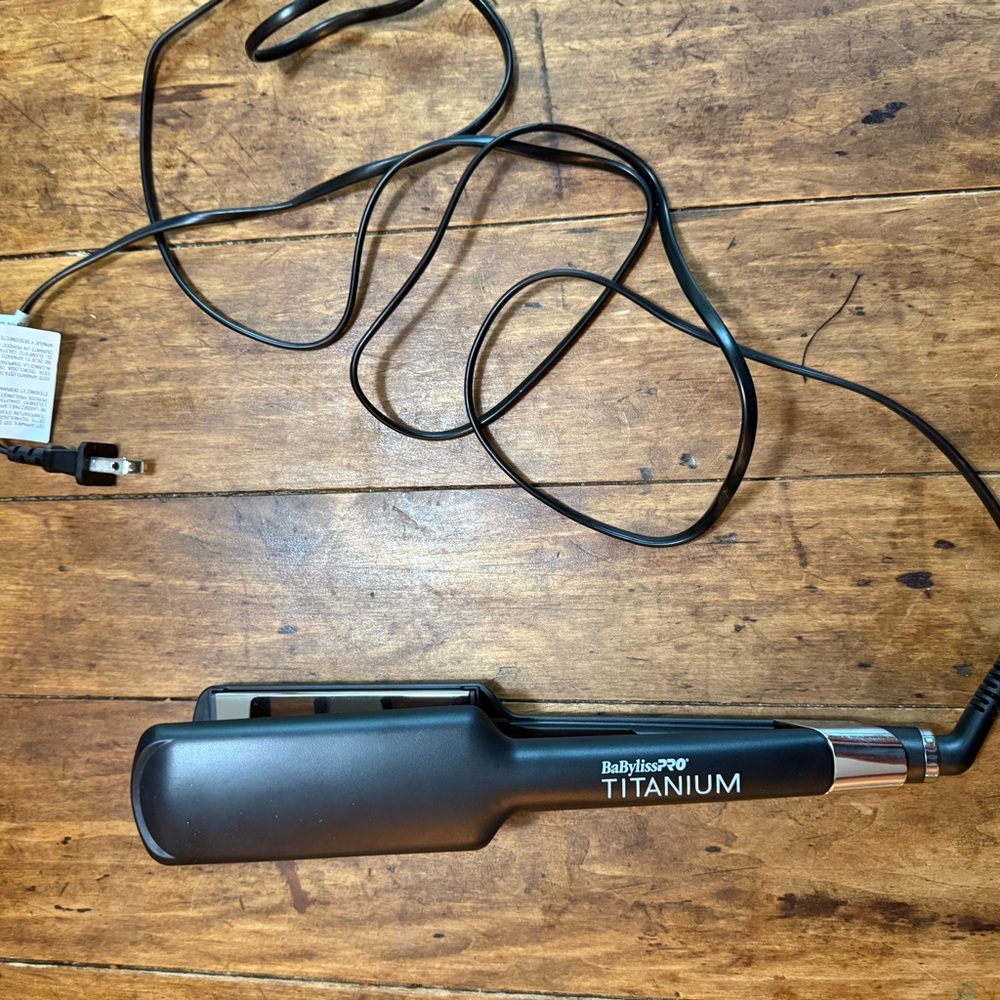 BaBylissPRO Titanium Hair Straightener - Black